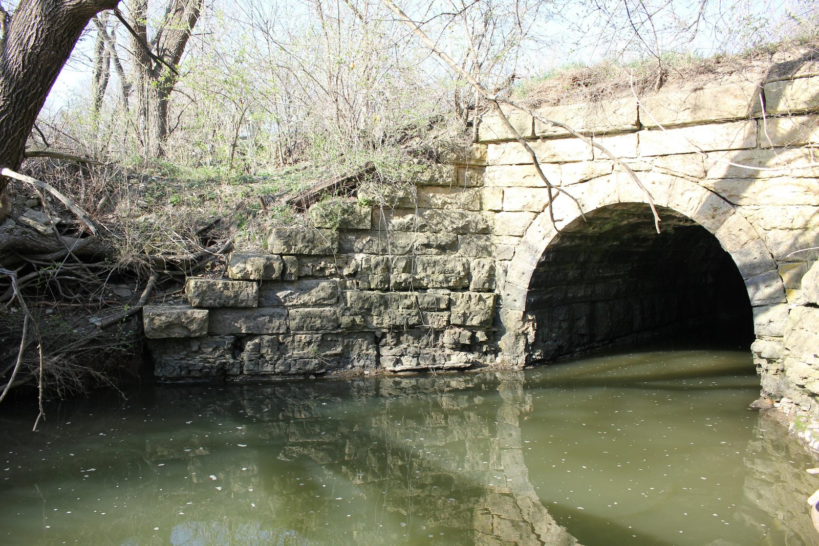 Northwest wing wall
